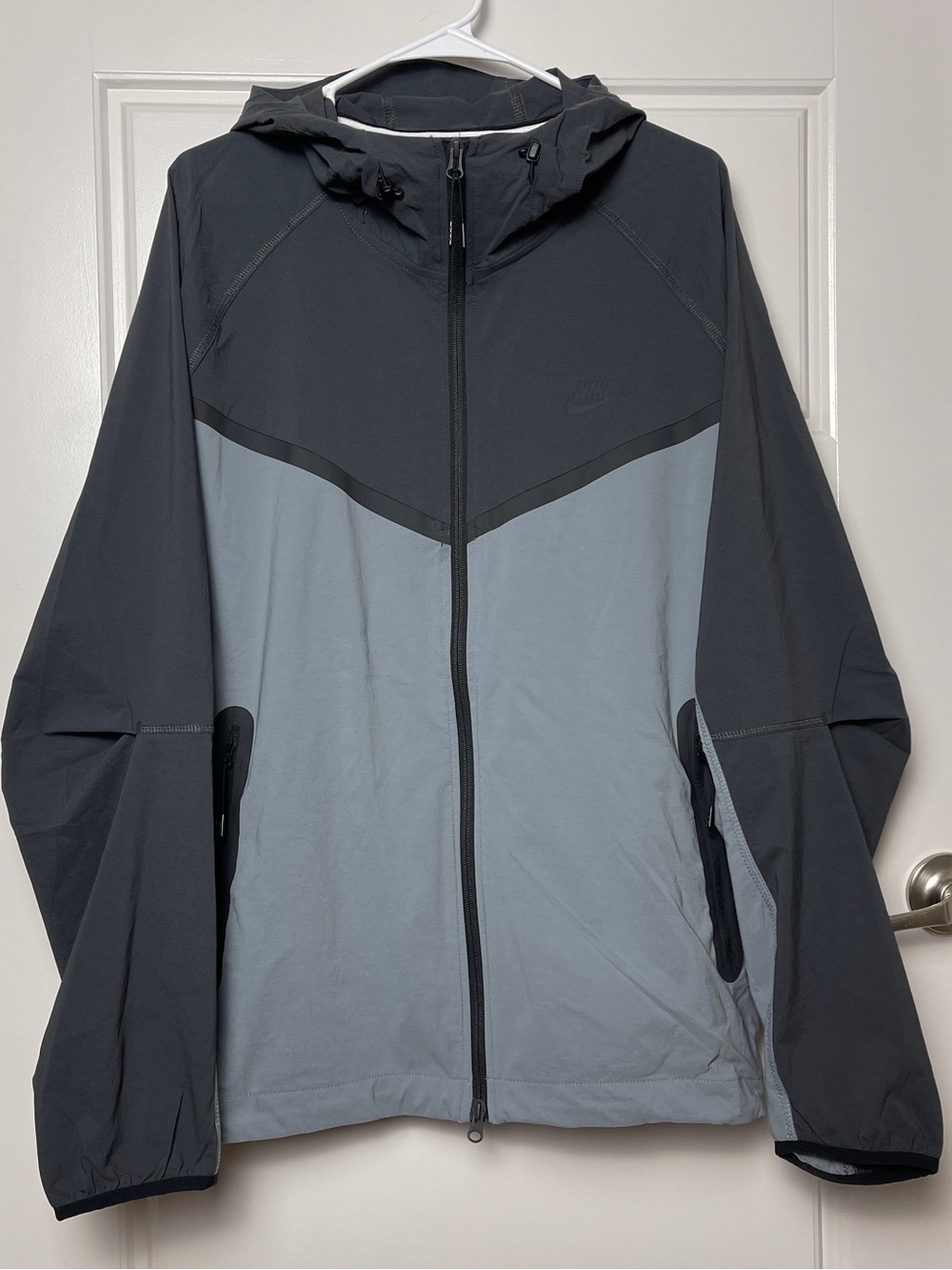 Nike Tech Woven Full Zip Hooded Jacket Men’s Large Grey Black HM7151-065 NWT